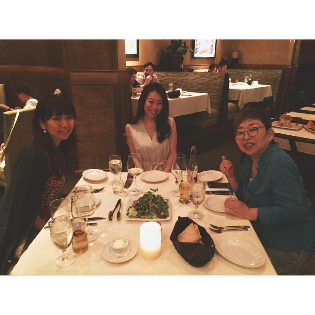 のインスタグラム：「Tボーンステーキおいしかったぁ🍖💕 #hawaii #ハワイ #family #trip #ruthschris #steak #dinner 🏝🏝」