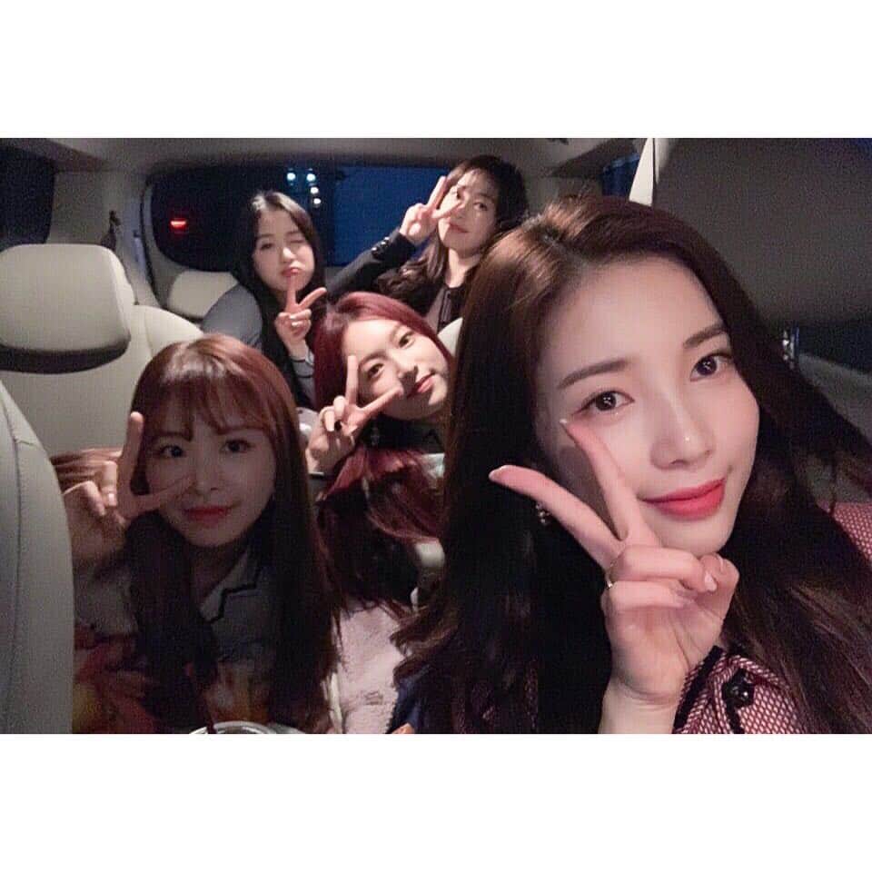 Aprilさんのインスタグラム写真 - (AprilInstagram)「[#APRIL] 별밤 인스타그램 @starnight959 라이브를 통해 에이프릴을 만나보세요✨ 10시 5분부터 30분동안 함께 즐겨요🤗 . #에이프릴 #별밤」3月19日 21時02分 - official.april