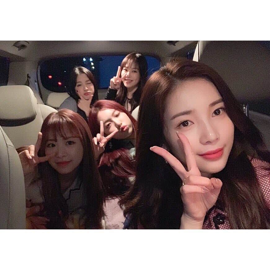 Aprilさんのインスタグラム写真 - (AprilInstagram)「[#APRIL] 별밤 인스타그램 @starnight959 라이브를 통해 에이프릴을 만나보세요✨ 10시 5분부터 30분동안 함께 즐겨요🤗 . #에이프릴 #별밤」3月19日 21時02分 - official.april