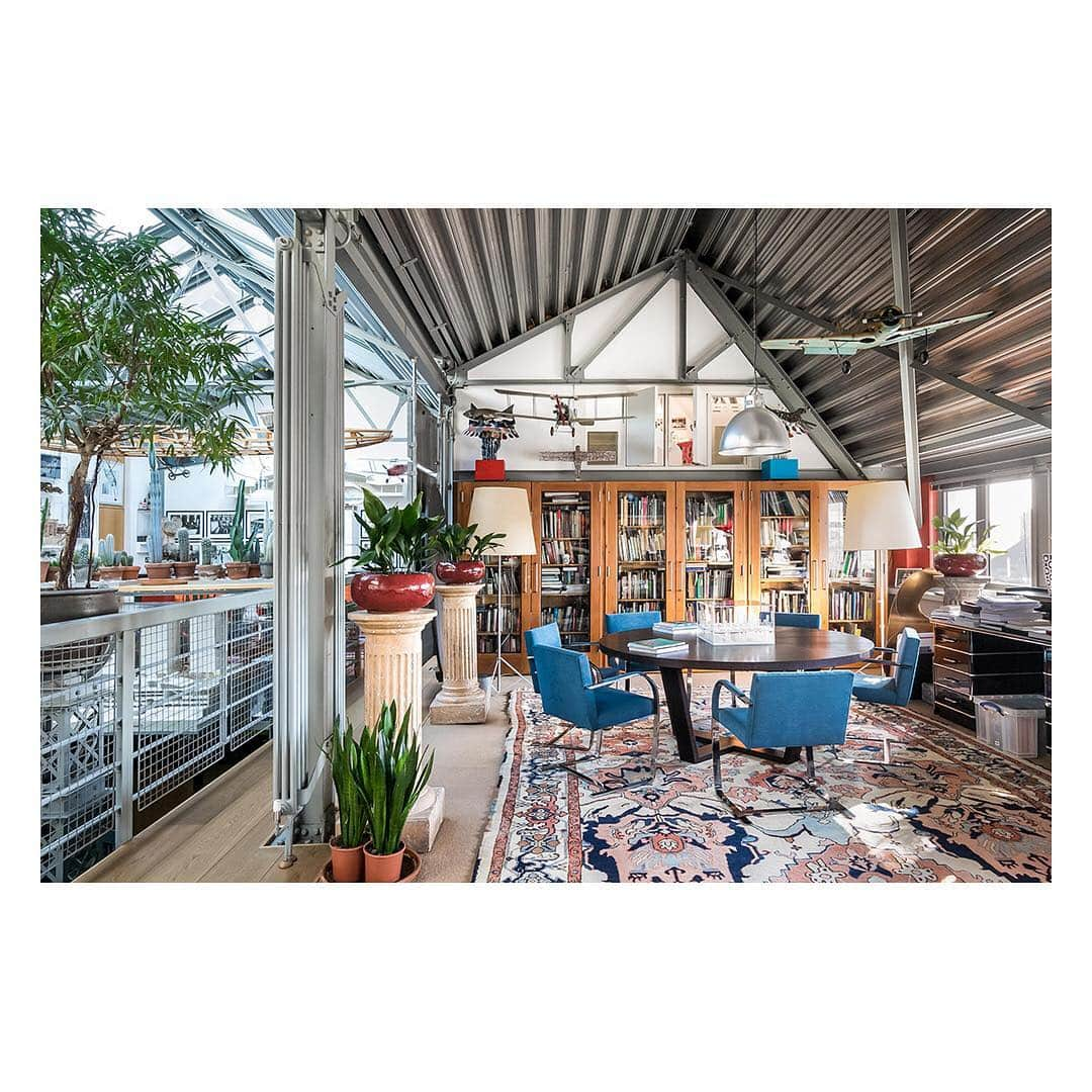 The Modern Houseさんのインスタグラム写真 - (The Modern HouseInstagram)「High-Flyer: Sir Terry Farrell's penthouse apartment in the Old Aeroworks, west London.  #penthouse #architecture #westlondon」3月19日 21時12分 - themodernhouse