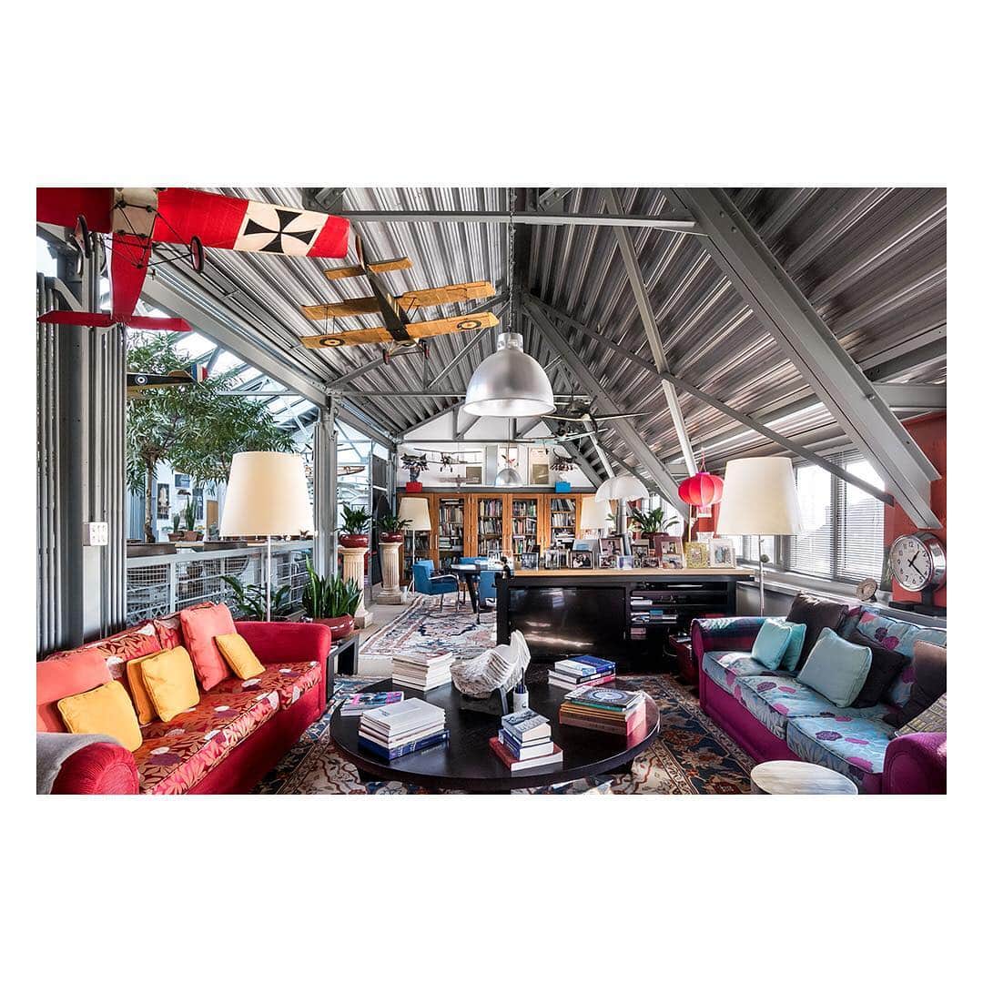 The Modern Houseさんのインスタグラム写真 - (The Modern HouseInstagram)「High-Flyer: Sir Terry Farrell's penthouse apartment in the Old Aeroworks, west London.  #penthouse #architecture #westlondon」3月19日 21時12分 - themodernhouse