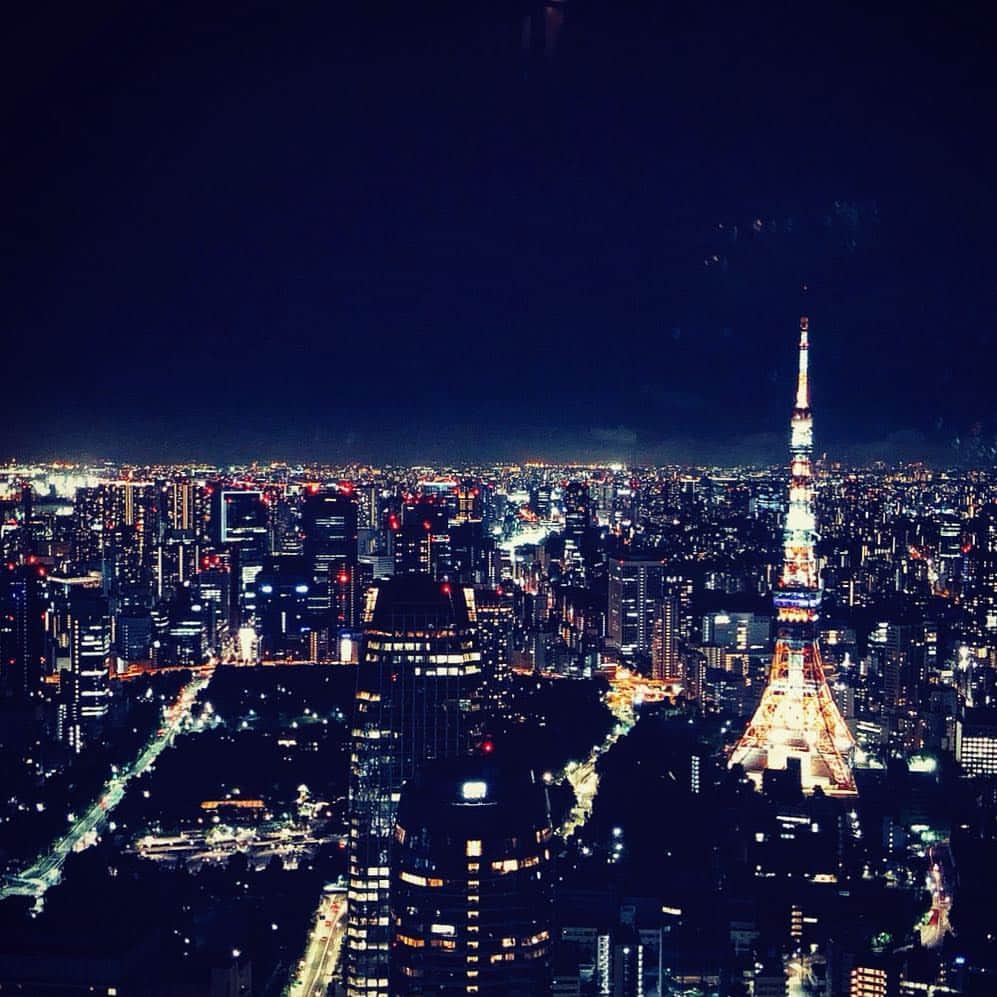 のインスタグラム：「Back in Tokyo🌃 Good Night 💫」