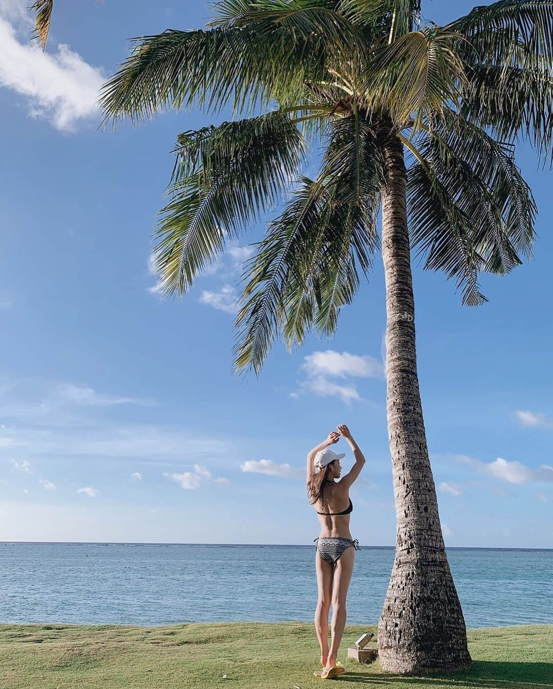 近藤美月さんのインスタグラム写真 - (近藤美月Instagram)「. . . Bikini 👙❤︎ . . 今日からまたダイエット☝🏻 夏までにもっと絞る☝🏻 . . . . . #サロンモデル#関西サロンモデル#フリーモデル#関西フリーモデル#ポートレート#サロモ#関西サロモ#写真好きな人と繋がりたい#撮影依頼募集中#ヘアメイク#おしゃれさんと繋がりたい#フォロバ返し#グアム#グアム旅行#タモン#タモンビーチ#リゾート#水着#ビキニ#夏女#夏コーデ#筋トレ女子#筋トレ#景色#風景#カメラ女子」3月19日 21時06分 - miittsuk