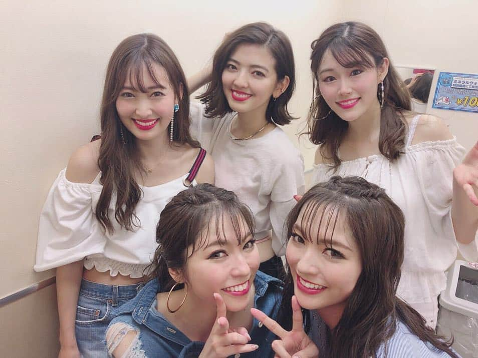 佐達ももこさんのインスタグラム写真 - (佐達ももこInstagram)「ふりかえり〜HIUFES💞♪ 25さいのツインテ、失礼しました👧やるならとことんアイドルしたよ☺️💞笑 3人でキャンディーズの年下の男の子歌ったよ❤️ 花かんむり付けてるのは、チュッ！夏パ〜ティ🌺 当時モー娘。のファンクラブ入っていて、あややも大好きで、この曲だーーいすきだったから本当に楽しかった😭💞死ぬまでに1回アイドルできてよかった😵❤️ KARAもSPEEDも嵐も、りもりもも！全部楽しかった☺️ そして、お手紙とプレゼントもほんっっとうにありがとうございました😭💞 応援してくださる人がいるって、何よりも心強いです😭💋 . . #hiufes」3月19日 21時07分 - sadamomodayo