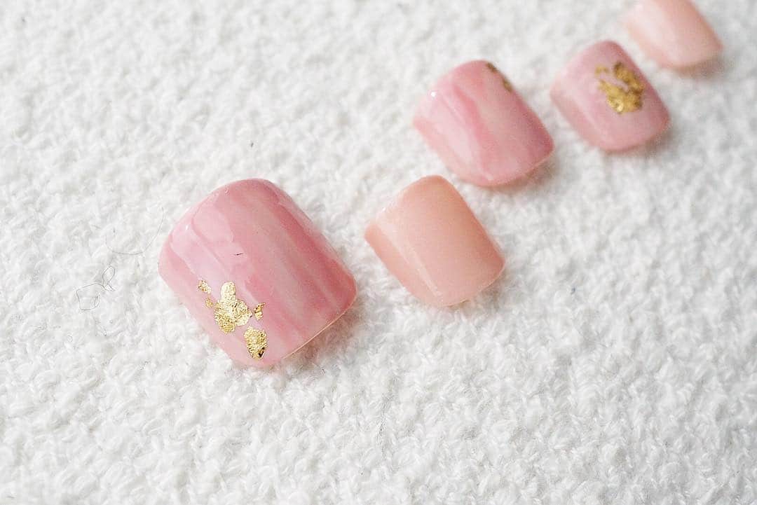 Kana Kobayashiさんのインスタグラム写真 - (Kana KobayashiInstagram)「お問い合わせ ☎︎07069989946 LINE🆔 @wno5786r #nail #jelnail #nailart #accessory #fashion #Anela #beauty #ジェルネイル #ネイルアート #表参道 #小林奏 #wedding #bridal #ウェディング #子連れok  #大人ネイル #ネイル #青山 #シンプルネイル #フットネイル #pedicure #桜色 #春ネイル #ピンク #珊瑚礁」3月19日 21時08分 - anela_kana