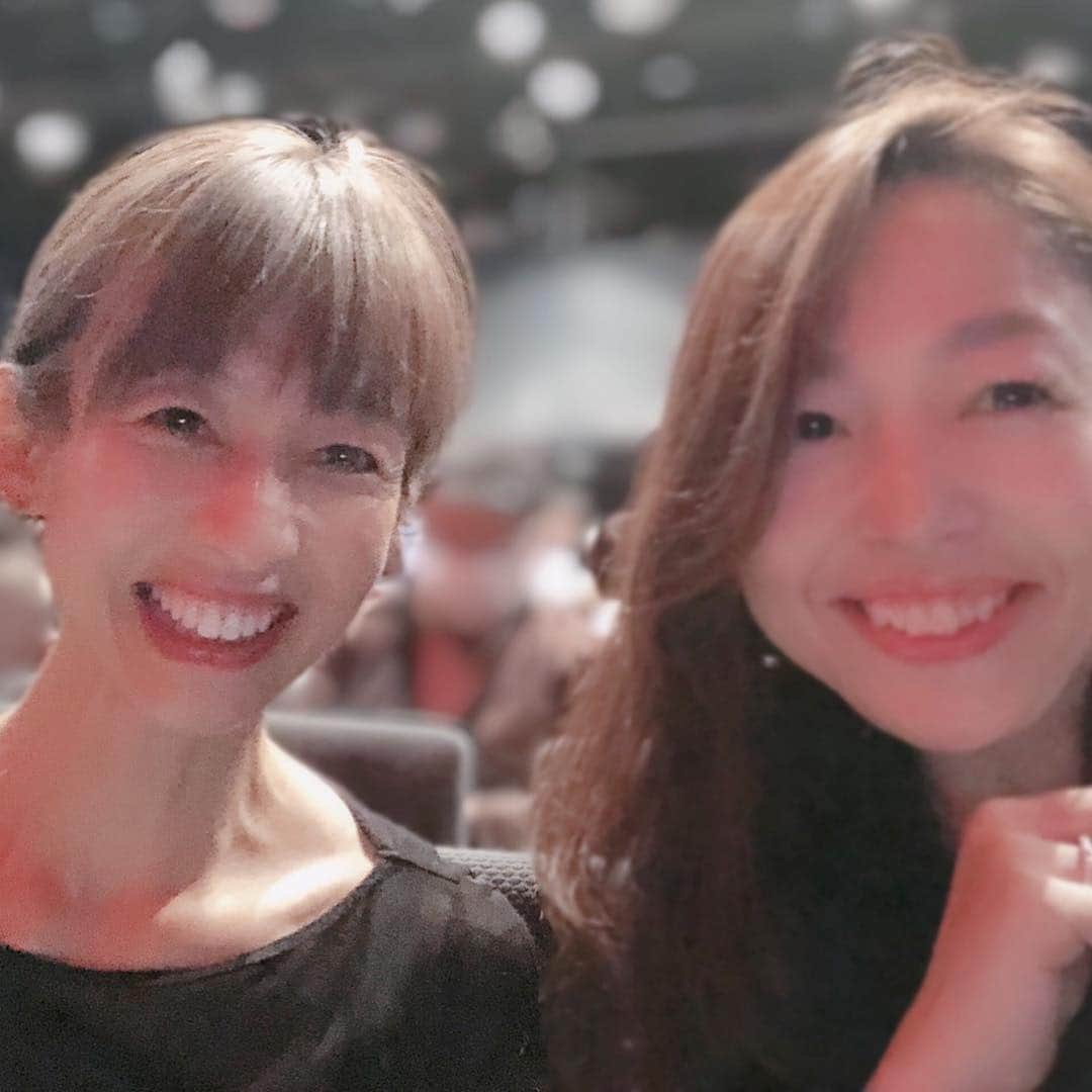 花田美恵子さんのインスタグラム写真 - (花田美恵子Instagram)「「お誕生日のお祝いに❣️」って、初めてライブでお笑いを観に行かせてもらいました。しかも最前列！ 東京にはこんなに楽しい空間があるって教えてくれたマリちゃん、一緒に行ってくれたみっちゃん、私が帰ってくるたびに忙しいのに時間を作ってくれるクミちゃん💕 お陰でまたまた笑いジワが増えました🤣🤣🤣 いつも本当にありがとう！  #tokyo #comedy #thankyou  #東京観光 #ルミネtheよしもと  #春休み大ネタ祭 #ありがとう」3月19日 21時08分 - hawaiimieko