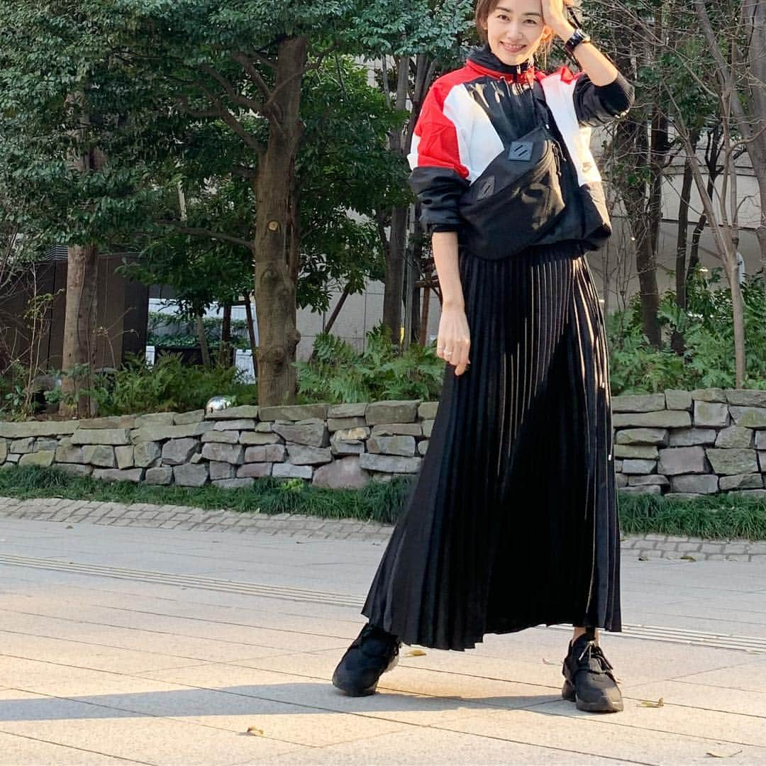 武藤京子さんのインスタグラム写真 - (武藤京子Instagram)「* 先日の服 * 昭和のスケバン風⁉️ * #ootd  #アウター #nike #ナイキ  #スカート #andj #アンドジェイ  #バッグ #kelty #ケルティ  #靴 #nike #ナイキ  #ブログ更新しました  #プロフィールにブログのリンク貼ってます」3月19日 21時10分 - kyokomuto0628