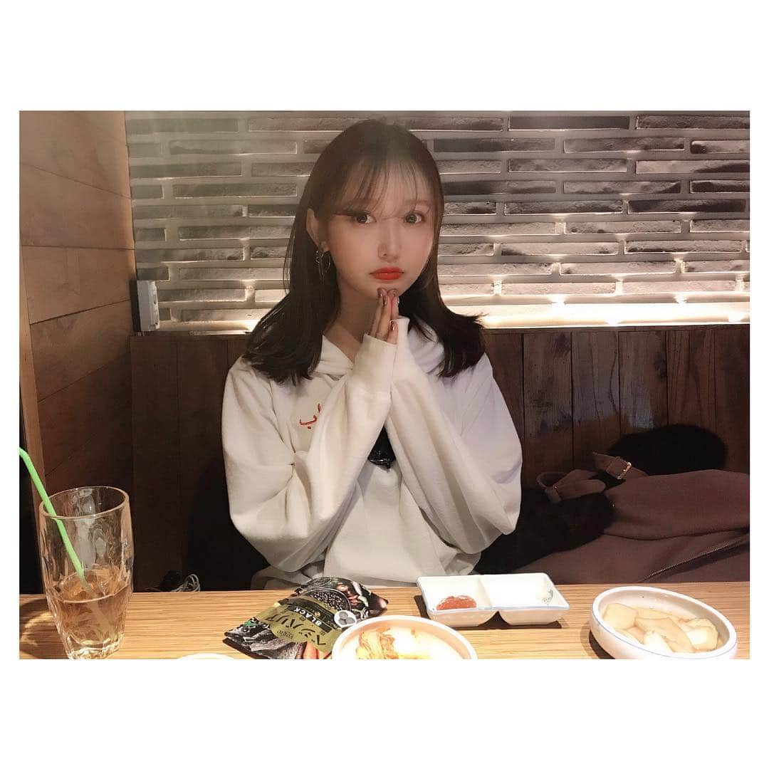 菅野結以さんのインスタグラム写真 - (菅野結以Instagram)「韓国ごはん 🍖 王妃家 裏方dayなので上ラインとリップのみメイク  買い付けのときは夜ごはん遅いから 先行でいただいたベジバリアBLACKをお供に デトックス効果がたかいらしく たしかにおにく食べても朝もたれない🐖 黒はダイエット用にのむよ⚪︎ #ベジエ #ベジバリア#ベジバリアBLACK #炭ダイエット #チャコールクレンズ #ダイエットサプリ #塩糖脂 #マツキヨ #sponsored #korea #wangbijib」3月19日 21時10分 - yui_kanno