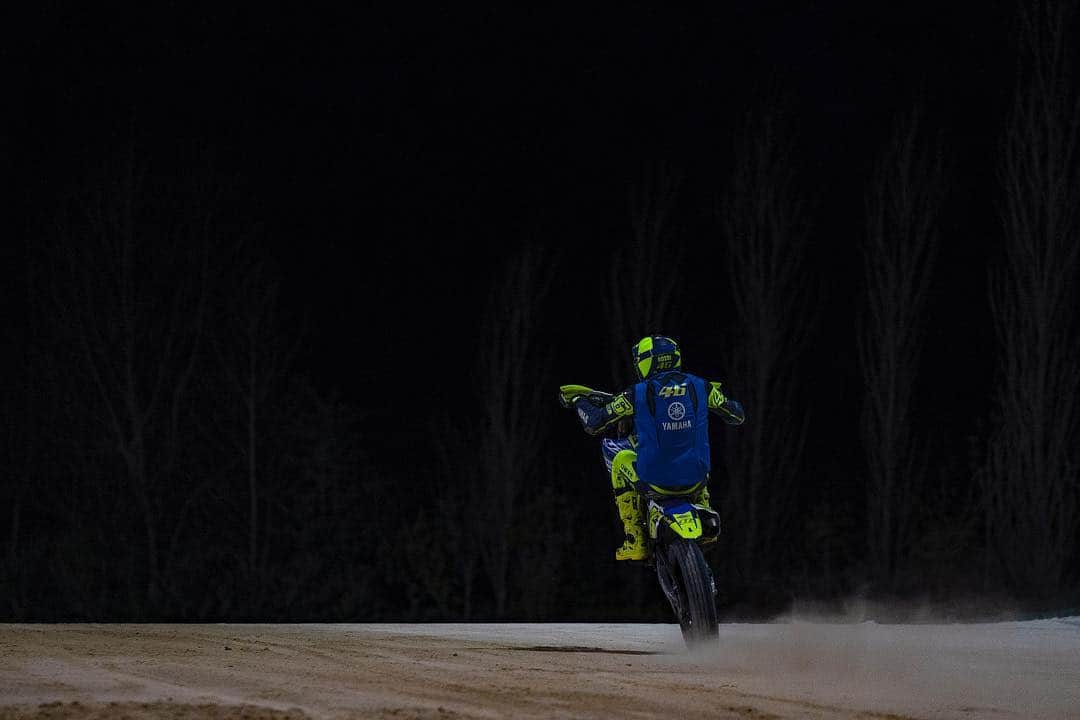 バレンティーノ・ロッシさんのインスタグラム写真 - (バレンティーノ・ロッシInstagram)「Training at the Ranch with the @vr46ridersacademyofficial 📸 @camilss」3月19日 21時17分 - valeyellow46