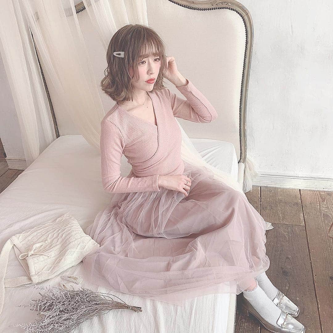 のインスタグラム：「❤︎⠀ ⠀ 花粉の時期って何でこのタイミングで ニキビできるの😭ってなる。 でも今年は @sbeautyclinic でお肌ケアしてるから いつも肌荒れするのに全然平気だ🥺✨⠀ ⠀ 今肌が綺麗だとしても、歳を重ねると当たり前に 老化が進むから、その時に何かするより今から ケアすることで老化も遅らせることができるので 是非オススメする。❤︎⠀ ⠀  #エスビューティークリニック#アンチエイジング#美容好き#ひこ乃美容レポ」