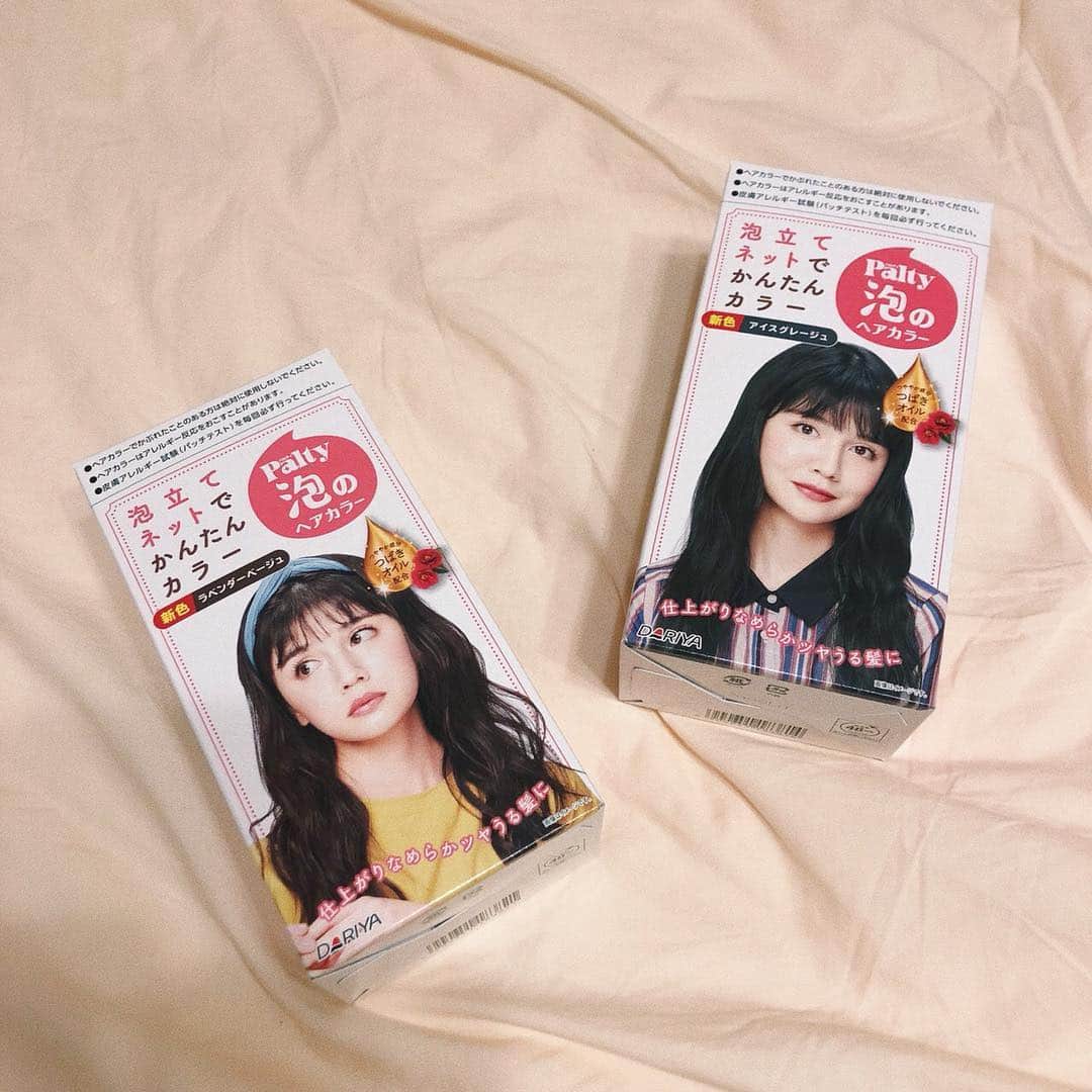 村田倫子さんのインスタグラム写真 - (村田倫子Instagram)「春の髪の色。﻿ ﻿  皆さん何にしたいですか？﻿ ﻿ ﻿ パッケージモデルとしてお世話になっているパルティさんから、 春にぴったりな新色がでましたよ〜☺︎﻿ ニューカラーは柔らかな色味が絶妙で すっごく可愛いのです、、、。 とくにラベンダーベージュの質感がいい感じ。﻿ ﻿ この色味がセルフで楽しめるのはうれしい。﻿ パルティのカラーは、 泡で染めるタイプなので自分でも簡単に仕上げられるし、 トリートメント成分がたっぷりなので、 気になるダメージもケアできます。﻿ よかったら、 店頭でみてみてください（＾_＾）✌︎﻿ ﻿ ﻿ #palty #パルティ #ヘアカラー #セルフカラー #抜け感 #透け感 #ラベンダーベージュ #アイスグレージュ #PR﻿」3月19日 21時28分 - rinco1023