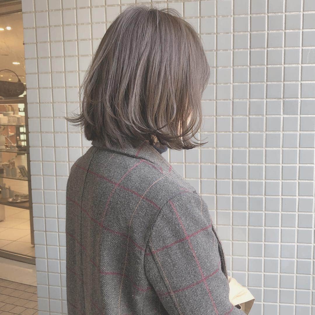 金田和樹さんのインスタグラム写真 - (金田和樹Instagram)「ふんわりレイヤーボブ♡ ラフに動きのあるボブに、アウトラインも柔らかく😊❣️」3月19日 21時28分 - kaneta.hair