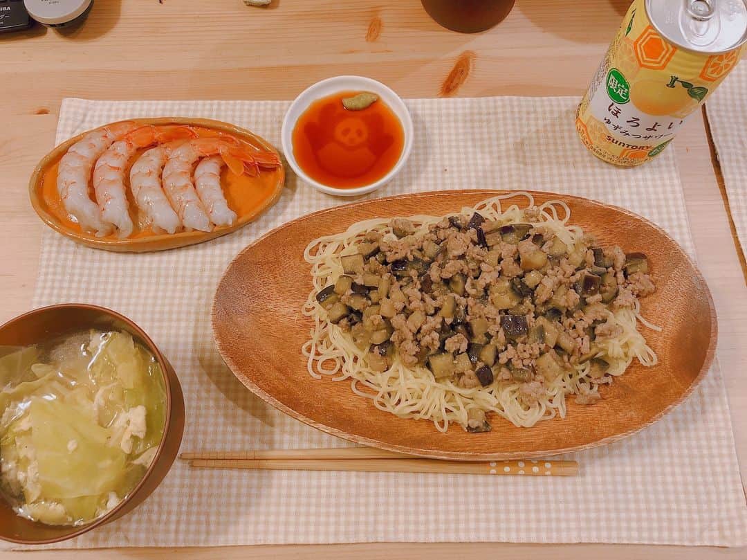 のインスタグラム：「＊ 献立決まってたけど、どうしても エビ食べたくて組み合わせ変になった😂💕 #셀카#셀피#나#일상#여자#24살#94년생#일본인#패션#얼짱#셀스타그램#얼스타그램#인스타그램#맞팔은댓글#茉奈飯」