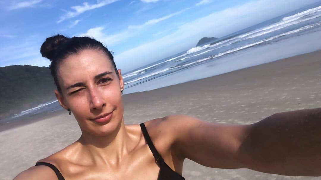 シェイラ・カストロのインスタグラム：「Treinar com esse visual fica fácil!!! #sqn Quase morri com o treino que o @joseeliasproenca me passou!!! Amo muito este lugar!!!」