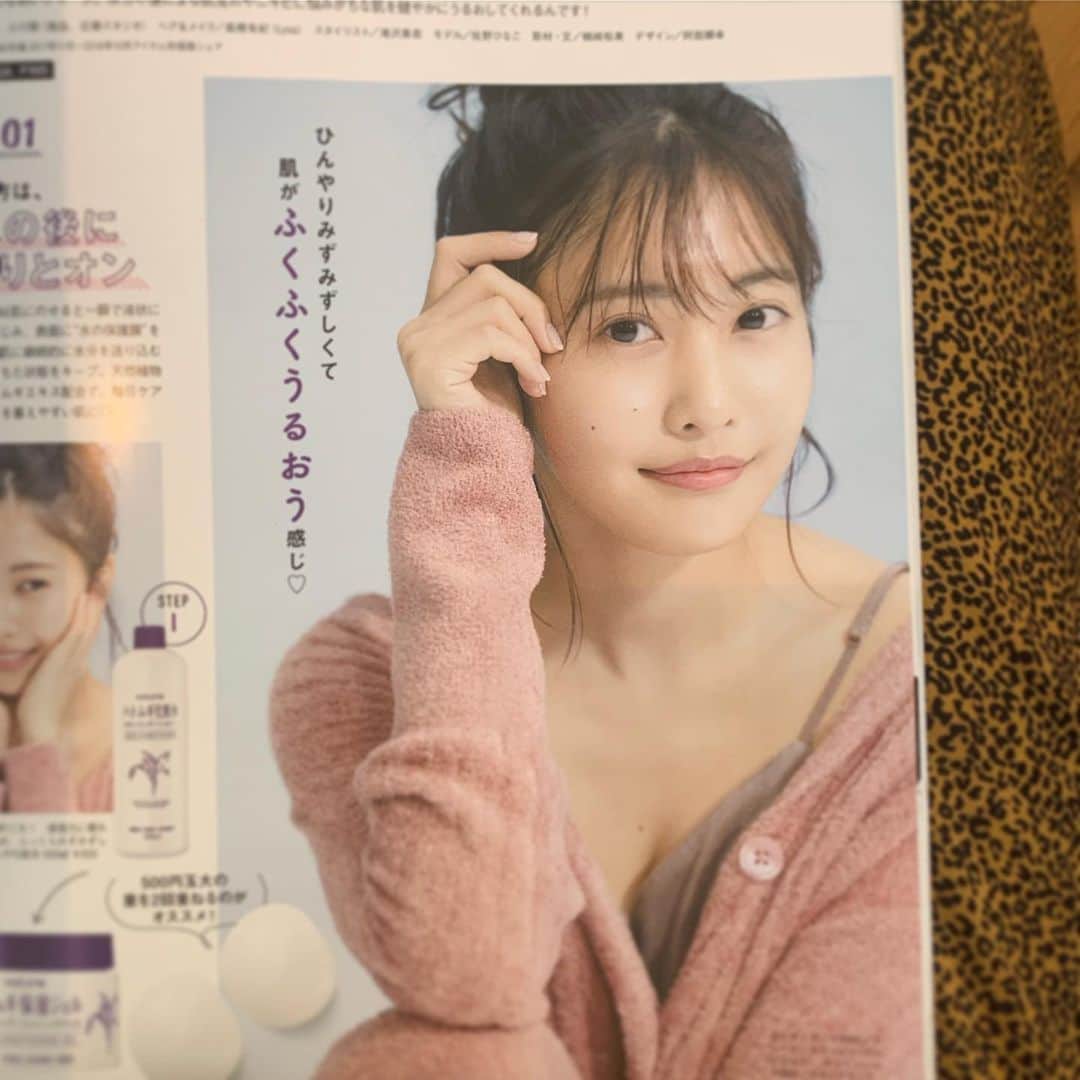 高橋有紀のインスタグラム：「実はちょこちょこヘアメイクさせてもらってるwith❤︎ そして実は最近ぜんぜん会えてないひなちゃん、すっぴん風メイクさせてもらってます❤︎ #osakana_yuki #hairmake」