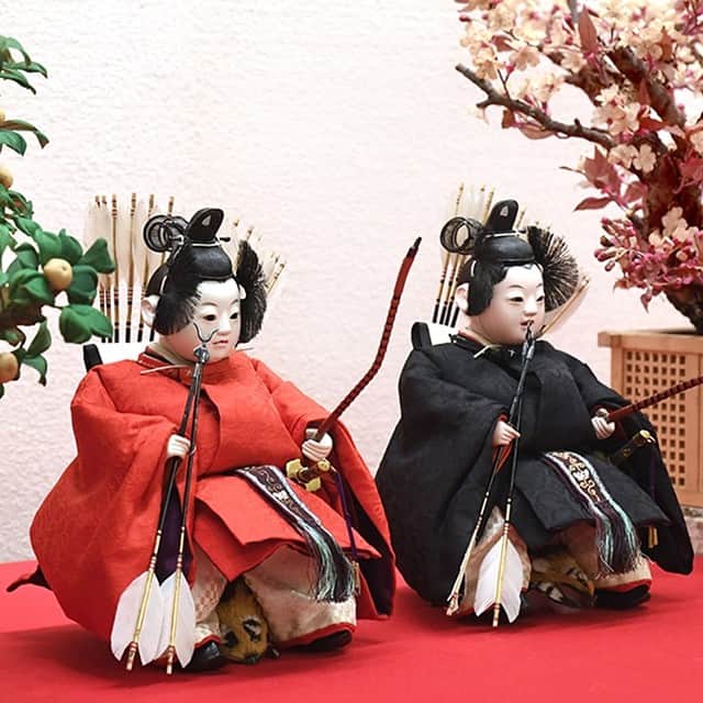日本経済新聞社さんのインスタグラム写真 - (日本経済新聞社Instagram)「【NIKKEI The STYLE】遠い昔から、女児の健やかな成長を願って行われてきたひな祭り。私たちが目にするようなすわった形のおひな様が主流となったのは江戸時代と比較的新しいといわれます。思いをつなぐおひな様の物語をご覧下さい。 #ひな祭り #ひな人形 #雛人形 #桃の節句 #nikkeithestyle」3月19日 21時26分 - nikkei