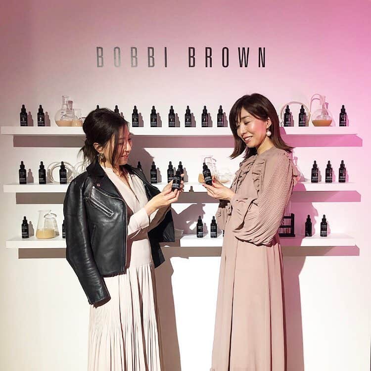 chiyo1173さんのインスタグラム写真 - (chiyo1173Instagram)「@bobbibrownjapan  INTENSIVE SKIN SERUM FOUNDATION  4th Anniversary Party🥂 ・ ・ #bobbibrown #ボビイブラウン の 発売以来人気ナンバー1のロングセラー製品 「インテンシブ スキン セラム ファンデーション」 その4周年を記念したパーティーにお招き頂きました。 ・ ・ 黒を基調としつつもネオンで彩られた空間は、 ボビイブラウンの世界観を感じられる 大人でお洒落な雰囲気✨✨ 非日常的な空間で楽しいひとときでした。 ・ ・ #インテンシブスキンセラムファンデーション は、 スキンケア成分をたっぷりと配合した 美容液のようなファンデーション。 なんとカラバリが13種類も！ タッチアップしてもらい、ぴったりな色味を選んで頂いたので、使うのが楽しみです♡ ・ ・ #美容液ファンデ#PR #cosmetic#cosmetics#コスメ #ファンデーション#美容 #コスメ好きさんと繋がりたい  #美容好きな人と繋がりたい」3月19日 21時27分 - chiyo1173