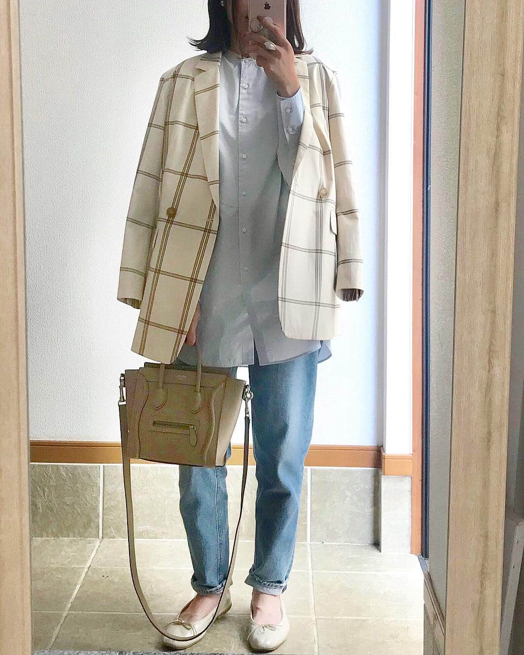 ayakoさんのインスタグラム写真 - (ayakoInstagram)「ルミ10で購入したジャケットと、UNIQLO×JWandersonのシャツ𓆸 ・ #uniqlo#jwanderson#タキシードロングシャツ#シャツワンピ#バンドカラーシャツ  #aya__m_code #大人カジュアル#オトナカジュアル#ママコーデ#男の子ママ#シンプル#シンプルコーデ#simple#tagvery#ootd_kob#locari#ponte_fashion#fashiongram」3月19日 21時27分 - aya.masayan