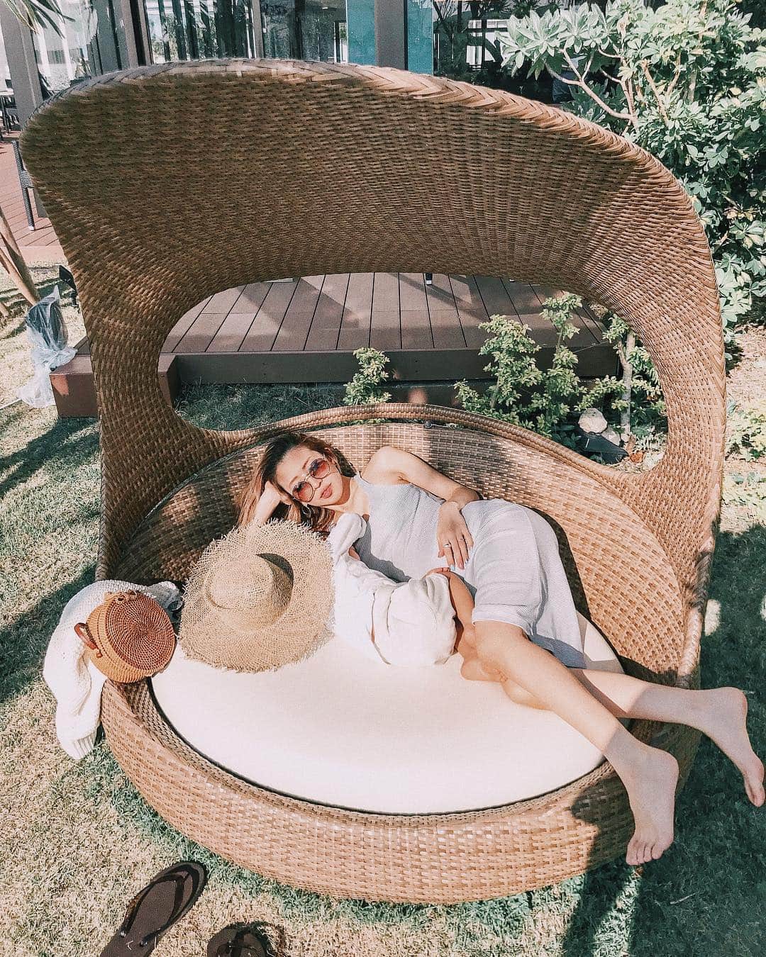 のインスタグラム：「. 🌴☀️👦🏽👩🏽💘 #マタニティ  #善太のいる生活 #ゆるりとした生活 #沖縄 #maternity  #family  #familyphoto」