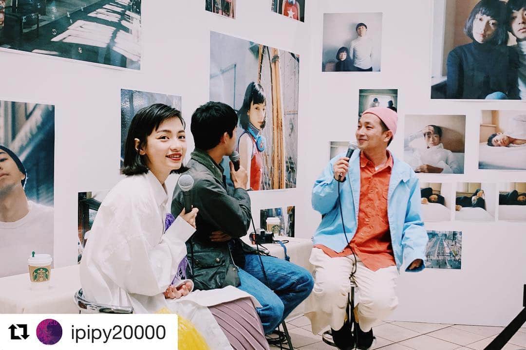 nuchayamachi_officialさんのインスタグラム写真 - (nuchayamachi_officialInstagram)「#Repost @ipipy20000 (@get_repost) ・・・ トークショーは無事で終わりました、皆さん来てくれて本当にありがとうね😳♥️へんな日本語を喋っていてごめんね！  #そこに何があるか知りたくて  3／31までいるよ、是非！  可愛い洋服 #DOUCHANGLEE /  無翻譯座談會順利（？）結束啦😅不知道在講什麼的過程中大家還都笑了，能和小鳥、太賀一起的這個拍攝真的很很夢幻，如果大家在大阪一定要來看看，那裡到底有什麼呢。  謝謝這麼棒的服裝 #DOUCHANGLEE  #川島小鳥 #太賀くん @nuchayamachi_official」3月19日 21時32分 - nuchayamachi_official