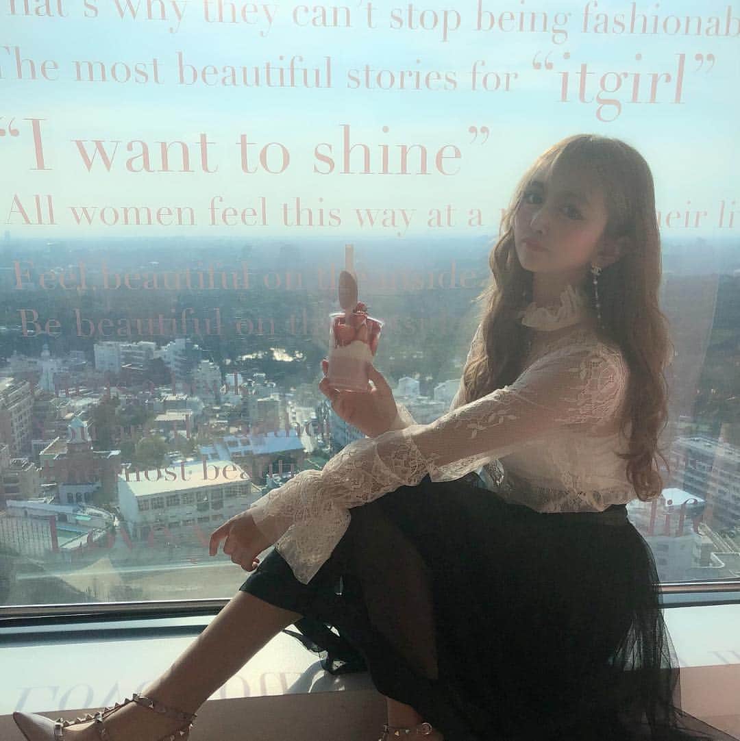 のインスタグラム：「. . 🎀🎀🎀🎀 . @eimyistoire_official の受注会で いただいた @ellecafejapan の ストロベリーボンボン美味しすぎた🍓 . .」
