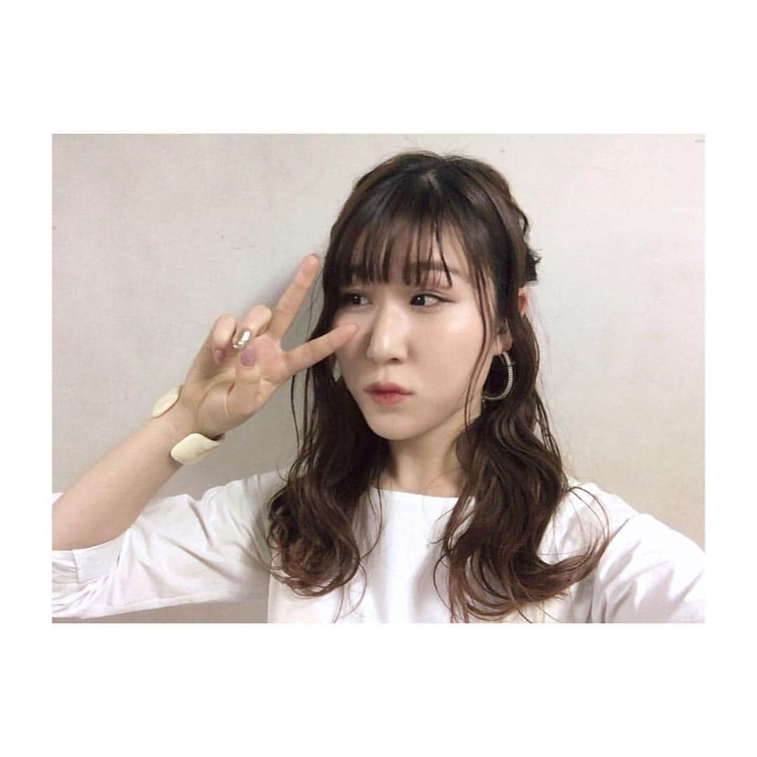 かれん（古賀かれん）さんのインスタグラム写真 - (かれん（古賀かれん）Instagram)「﻿ ﻿ 3/21 20:00～﻿ CDTVスペシャル！﻿ 卒業ソング音楽祭2019﻿ ﻿ 珍しく﻿ 髪の毛アレンジ﻿ してもらいました☺︎﻿ ﻿ 600人の卒業生の皆様と﻿ 一緒に大合唱しました！﻿ 是非、見てください！」3月19日 21時34分 - lgm_karen_official