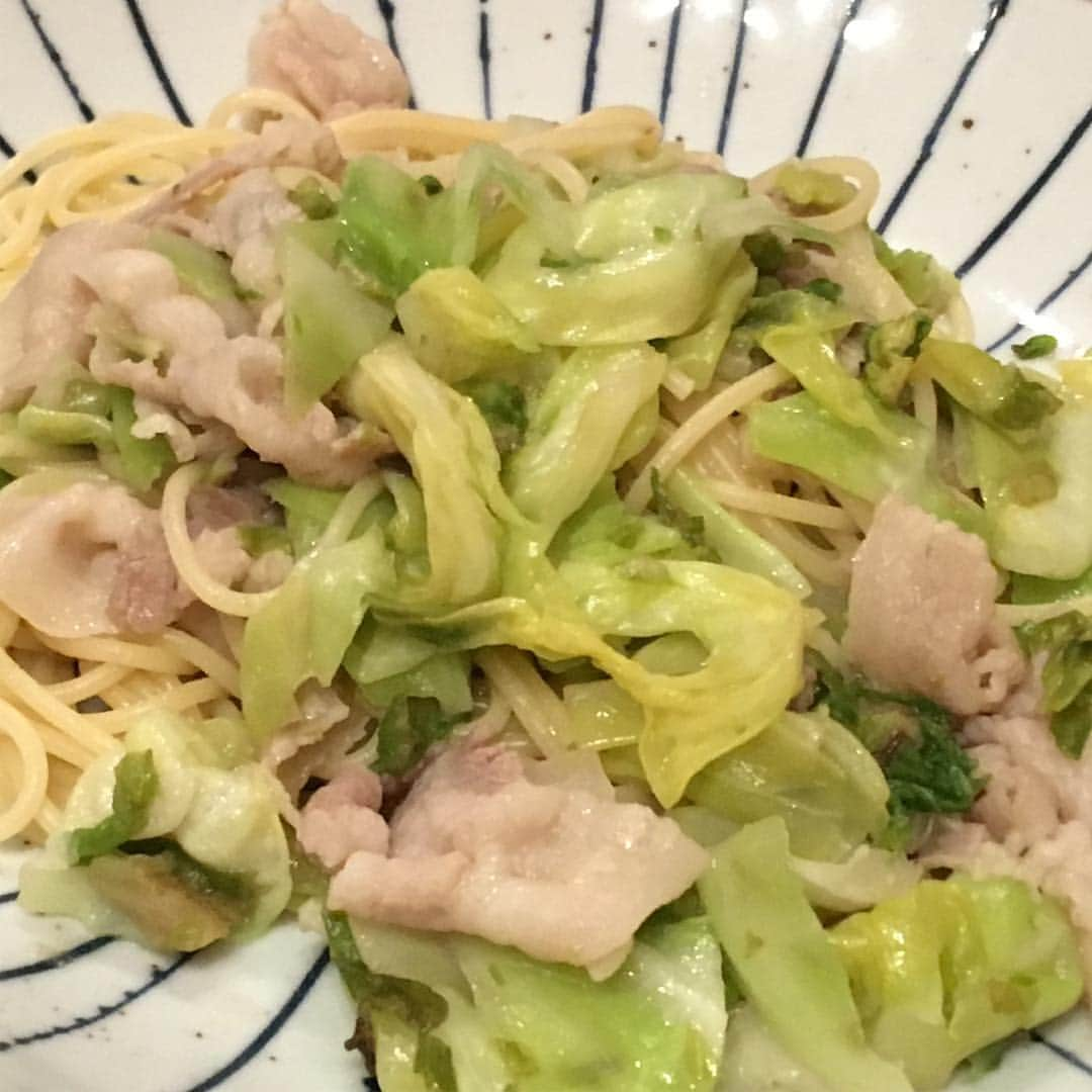 柳家さん生さんのインスタグラム写真 - (柳家さん生Instagram)「豚ばらとキャベツのふきのとうパスタ作ったぁ〜 #さん生 #パスタ #豚ばら #キャベツ #ふきのとう」3月19日 21時35分 - waraiguma1957