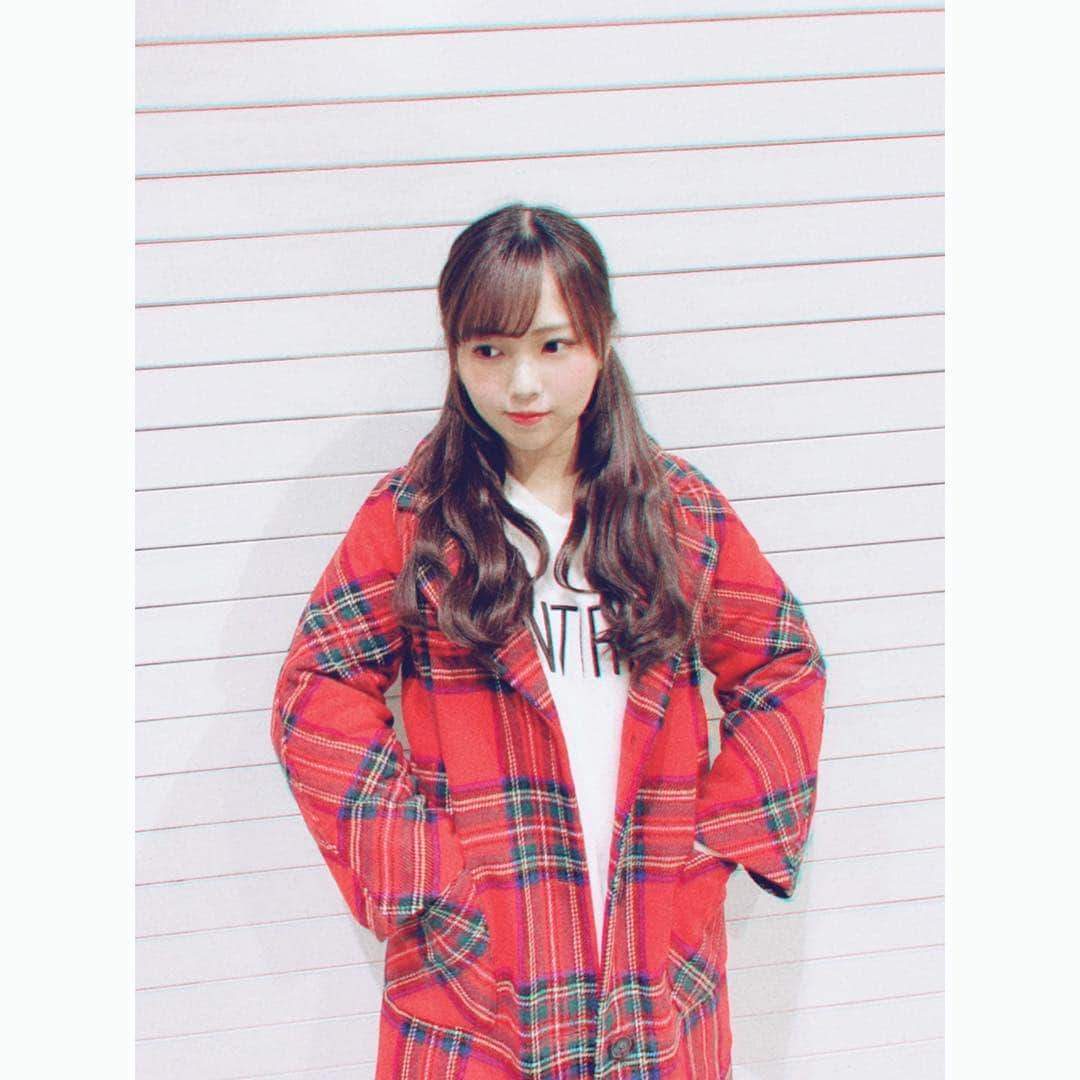 山内祐奈さんのインスタグラム写真 - (山内祐奈Instagram)「. new💖 @lilyboutique_official 赤のチェックコート今の時期にちょうどいい から最近着てるよ〜 そしてなりよりデザインが可愛い💕💕💕」3月19日 21時36分 - yuna_hkt48