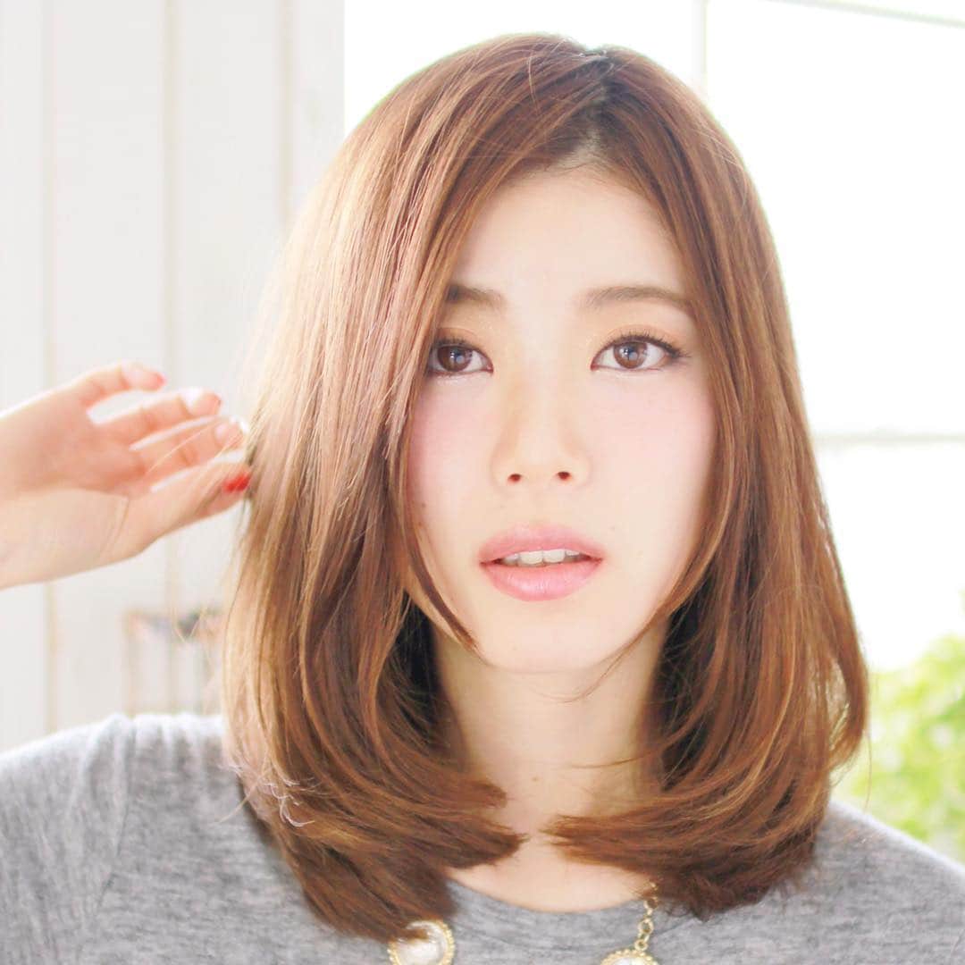 Makaraさんのインスタグラム写真 - (MakaraInstagram)「健康的な印象で大人な可愛らしさが人気のスタイルです☺️❤️ ・・・ ▫︎ @makara_ginza ▫︎ 東京都中央区銀座8-8-6-銀栄ビル６Ｆ ▫︎ TEL 03-6264-6135 ▫︎ open10:00〜23:00 ▫︎ #銀座美容室 #銀座ヘアサロン #銀座8丁目 #新橋 #深夜営業 #ミディアムヘア #단발머리 #おしゃれさんと繋がりたい #時尚 #ラベンダーアッシュ  #ニューオープン #ヌーディーベージュ #インナーカラー #ヘアサロン #おフェロ #グラデーションカラー #イルミナ #インナーカラー #アッシュ #外国人風  #コテ巻き #サラ艶 #アンチエイジング #グレージュ #ginzasix #ピクサムカラー  #カラーレシピ」3月19日 21時37分 - makara_ginza