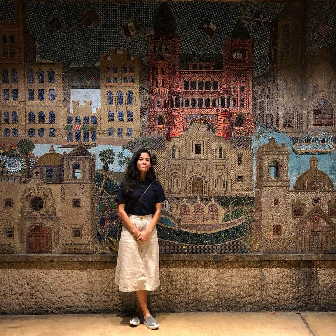 ダナイ・ガルシアさんのインスタグラム写真 - (ダナイ・ガルシアInstagram)「Tourist mood. 🍃👑 #queen I think a spiritual journey is not so much a journey of discovery. It's a journey of recovery. It's a journey of uncovering your own inner nature. It's already there. 🌻👑 #discoveringtheworld #growth #dayatatime #light #beauty #grateful #danaygarcia #funtimes #ftwd #cities #light #magickingdom  Never forget the magic 💓💓」3月19日 21時41分 - danaygarcia1