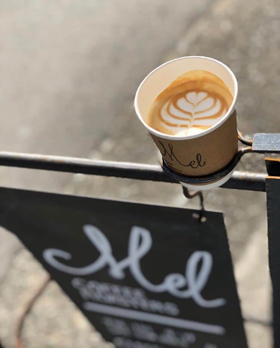 Mel Coffeeさんのインスタグラム写真 - (Mel CoffeeInstagram)「. . カフェラテも人気です！Espresso Blend がおススメです！. . #melcoffeeroasters #osakacoffee #osakacafe #latte #cafelatte #espressoblend #espressobased #flatwhite」3月19日 21時44分 - melcoffeeroasters