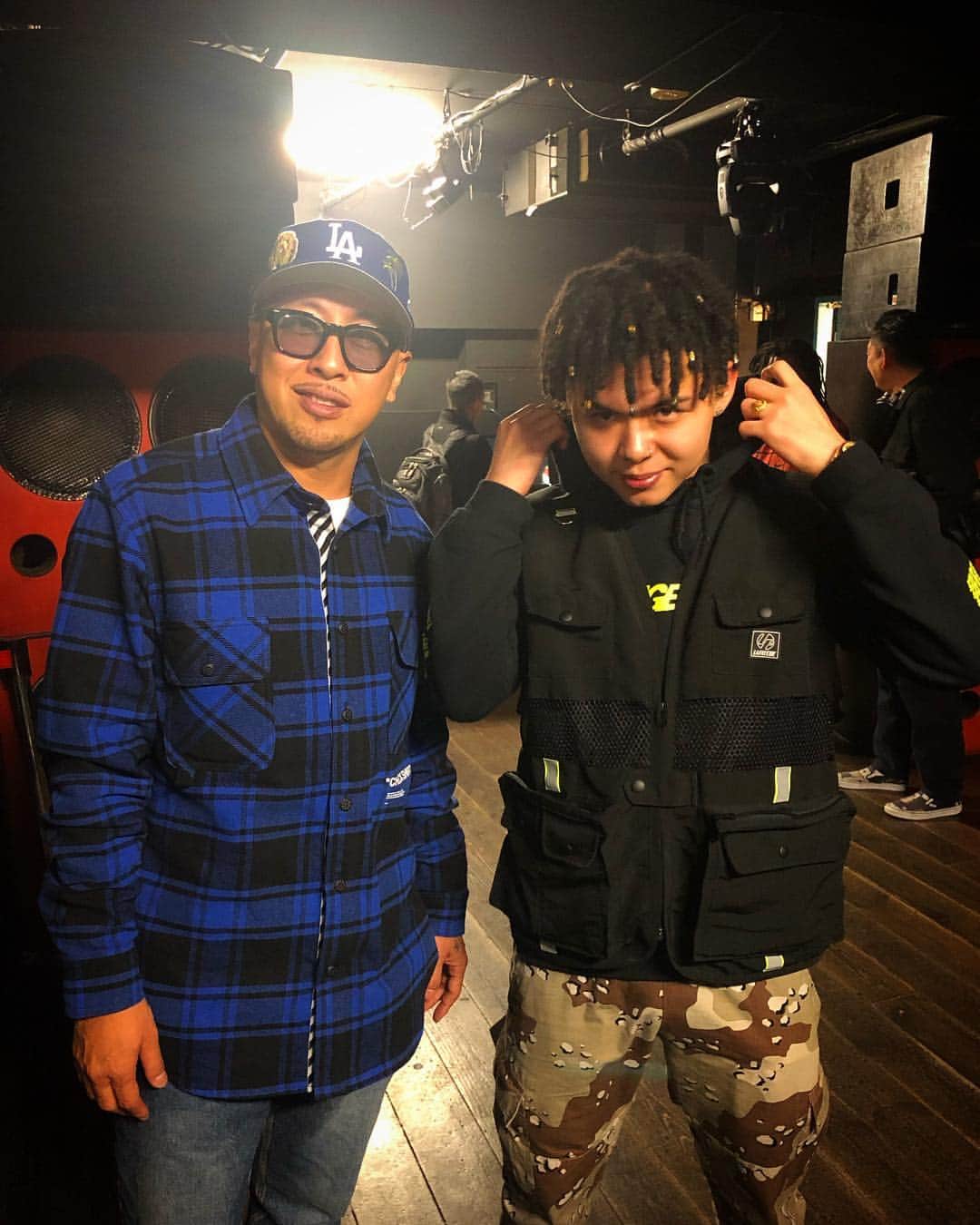 Kayzabroのインスタグラム：「ヨコハマのヤバイラッパー LEONと🔥 #weekendbomb #abematv」