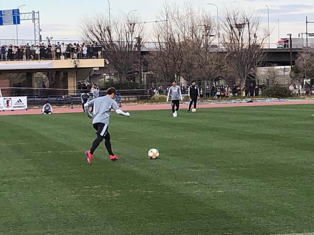 日本テレビ「日テレサッカー」さんのインスタグラム写真 - (日本テレビ「日テレサッカー」Instagram)「【#日本代表 ⚽️合宿2日目】 . #柴崎岳 #南野拓実 #堂安律 #冨安健洋 #鎌田大地 海外組5人が合流し全員集合💪 . 負傷離脱の守田に代わり #FC東京 の #橋本拳人 が代表初選出❗️ . キリンチャレンジカップ2019 🇯🇵 日本 × コロンビア 🇨🇴 22日 夜7時生中継 . #ロシアW杯の激闘再び #コロンビア戦 #香川と乾がロングキック #香川真司 #乾貴士 #2列目激戦区 #daihyo」3月19日 21時49分 - ntv_football