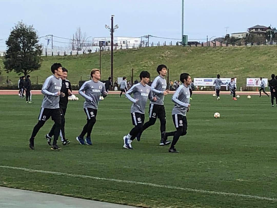 日本テレビ「日テレサッカー」さんのインスタグラム写真 - (日本テレビ「日テレサッカー」Instagram)「【#日本代表 ⚽️合宿2日目】 . #柴崎岳 #南野拓実 #堂安律 #冨安健洋 #鎌田大地 海外組5人が合流し全員集合💪 . 負傷離脱の守田に代わり #FC東京 の #橋本拳人 が代表初選出❗️ . キリンチャレンジカップ2019 🇯🇵 日本 × コロンビア 🇨🇴 22日 夜7時生中継 . #ロシアW杯の激闘再び #コロンビア戦 #香川と乾がロングキック #香川真司 #乾貴士 #2列目激戦区 #daihyo」3月19日 21時49分 - ntv_football