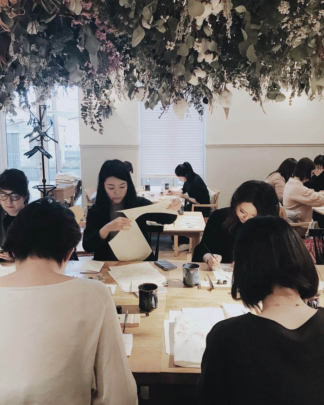 Veronica Halimさんのインスタグラム写真 - (Veronica HalimInstagram)「Earlier today, workshop at @soholm_tennozu for Modern Calligraphy and Illustrative card. Always good to be back here at this lovely space! Thank you all for joining the workshop! — #workshop #vhcalligraphy #truffypi #calligraphyworkshop #creativeworkshop #カリグラフィー #カリグラフィースタイリング #カリグラフィーワークショップ #モダンカリグラフィー #newyear #workshop2019 #penmanship #カリグラファ #tennozuisle #soholm #actus」3月19日 21時49分 - truffypi