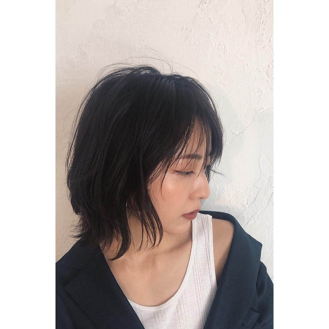 小島梨里杏さんのインスタグラム写真 - (小島梨里杏Instagram)「写真集 #半透明 発売してから1日が経ちました。  感想嬉しいです、まだまだ待っております。🙏🏻 みんなの好きなページがどれなのか気になる。  発売記念イベントは21日、 もう明後日だ、神保町にて。たのしみだ。☺️ . 写真は東京編のオフショット。」3月19日 21時54分 - r_riria