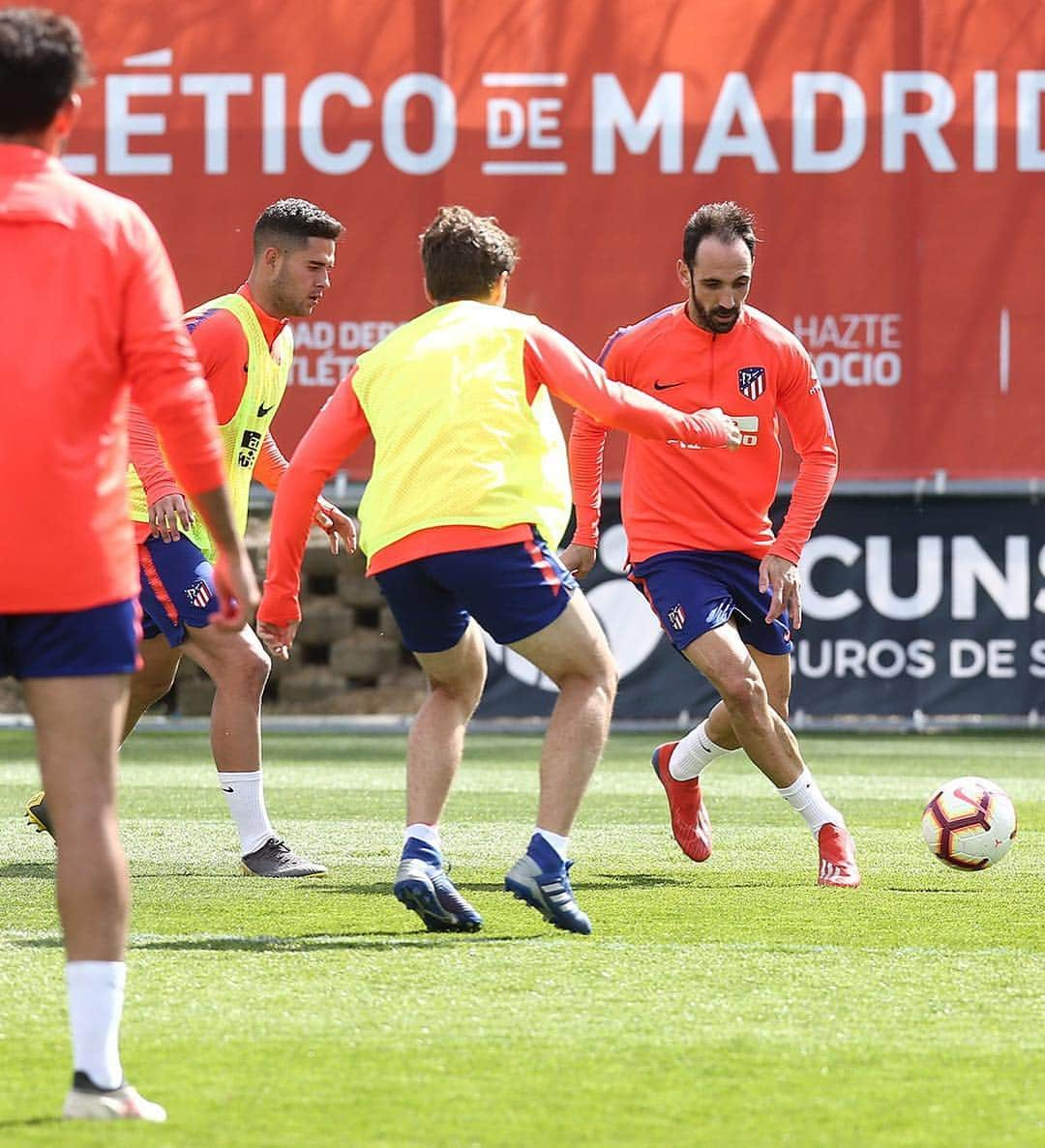 アトレティコ・マドリードさんのインスタグラム写真 - (アトレティコ・マドリードInstagram)「🔛 Sesión de entrenamiento en la Ciudad Deportiva sin los internacionales - 🔛 We're back to work without our internationals! - 🔛 Session d’entraînement au CE Wanda sans les internationaux  #AúpaAtleti #Atleti #Atlético #AtléticoDeMadrid #Fútbol #Soccer #Football」3月19日 21時58分 - atleticodemadrid