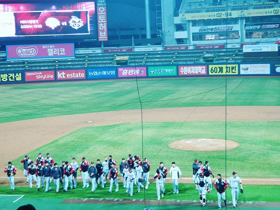 CHAN（チョン・チャヌ）さんのインスタグラム写真 - (CHAN（チョン・チャヌ）Instagram)「#lgtwins #시범경기 #😀👍」3月19日 21時59分 - chan_w000