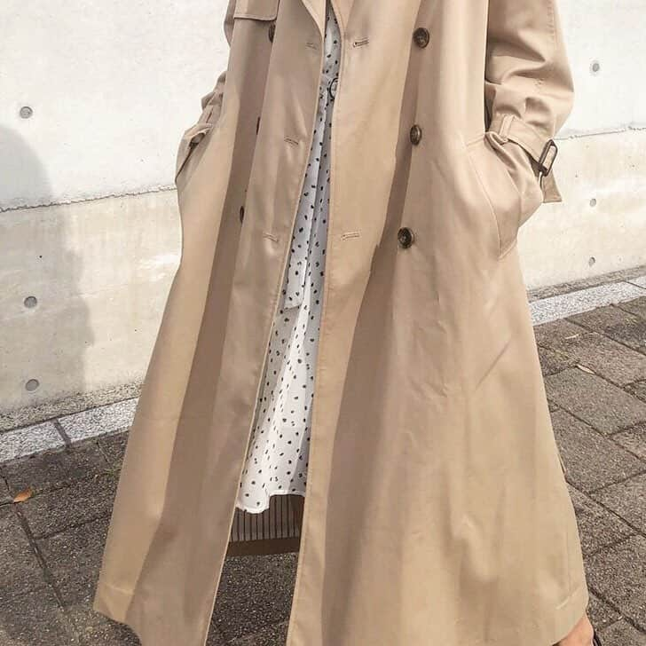 UNRELISHさんのインスタグラム写真 - (UNRELISHInstagram)「. . SPRING COAT -24(Sun) . 対象のトレンチコートが1,000yen OFF！！ . . ▶︎バックボタンゆるトレンチコート 15,800yen . . ✓ 落ち感のある素材でロング丈ながら体に馴染むシルエット . ✓ ボリュームのあるドレープ&ボタンを外すとスリットになるバックデザイン . ✓ 袖のベルトを絞るとキャンディスリーブに . . #UNRELISH #アンレSNAP #トレンチコート #ロングトレンチ #変形トレンチ」3月19日 21時59分 - unrelish_official