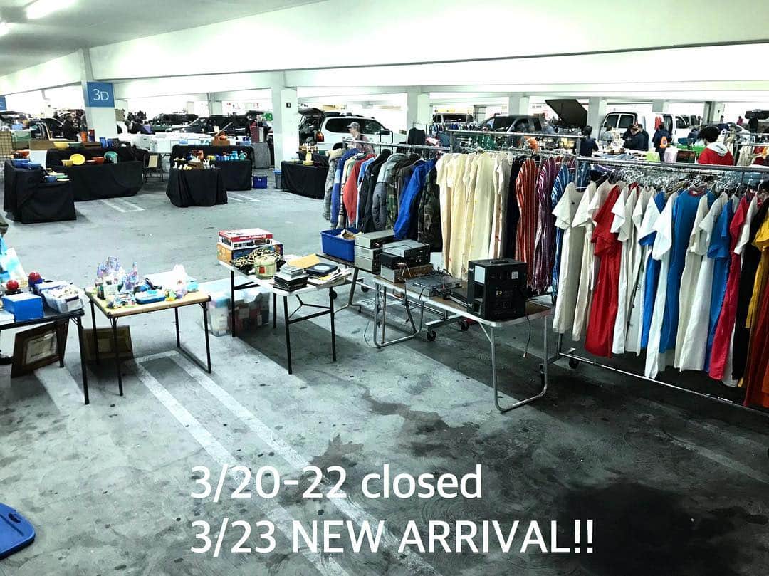 のインスタグラム：「お待たせ致しました！ 今回も実景さんが約3週間ほどアメリカへ買い付けに行っておりました！ という事で、明日から商品入替の為JAMMRUはお休みになります。 今後の日程ですが、 3/20（水）休み 3/21（木）休み 3/22 (金)  休み 3/23（土）入荷オープン　という予定です。 最新のヘッドラインニュースはインスタで。 ご来店を予定されていたお客様にはご迷惑をお掛けしますが、 お間違いの無い様よろしくお願いします。 それでは入荷日、皆様のご来店お待ちしております！ . #jammru #osaka  #fashion  #streetstyle  #streetfashion  #vtg  #vintage  #used  #usedclothing  #古着 #古着屋 #ファッション #70s #80s #90s」