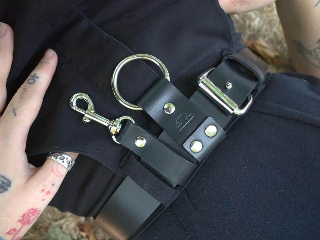 のインスタグラム：「The leather  Utility Belt handcrafted in the UK. from a selection of small leather goods at the Soho store or online⁣ ⁣ ⁣ ⁣ #UndergroundEngland #UndergroundShoes #UndergroundShoe #Underground  #8berwickstreet」