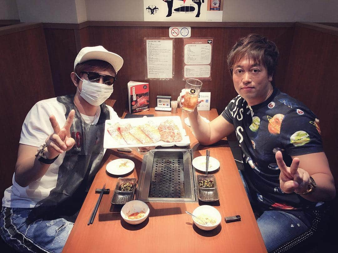 ラファエルさんのインスタグラム写真 - (ラファエルInstagram)「TAクリニックの嶽崎先生と焼肉🍖 旨し😌 最近よく一緒にいる😄 凄いゲストと一緒に動画撮ったのでお楽しみに！  #はたらいて笑おう  #銀座taクリニック  #嶽崎先生  #ラファエル」3月19日 22時00分 - raphaelangel8183