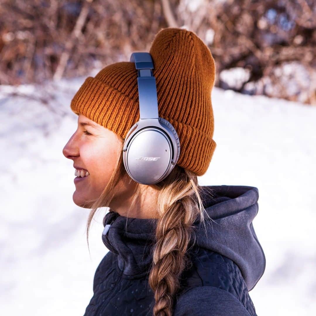 BOSEさんのインスタグラム写真 - (BOSEInstagram)「Spring #skiing starts tomorrow.  Anyone else as excited as professional freestyle skier, @morganschild? 🙋🏼‍♀️QC35 II」3月19日 22時00分 - bose