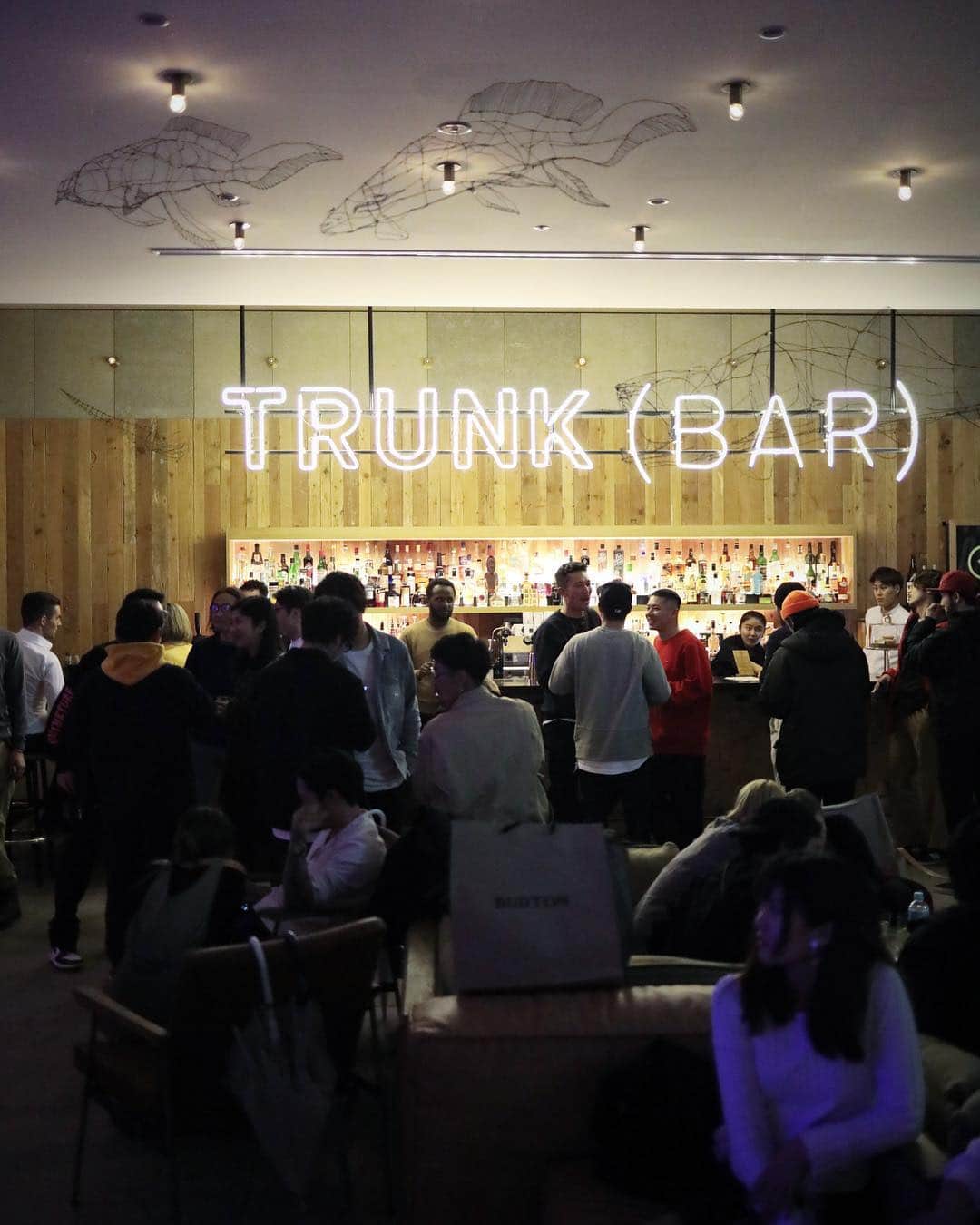 TRUNK(HOTEL)さんのインスタグラム写真 - (TRUNK(HOTEL)Instagram)「東京のあらゆるジャンル、世代の人達がこのイベントを通して交流し、新しい何かが生まれるキッカケになればと思いスタートしたイベント。Youthのカルチャーにクローズアップし、Youthの交流の場として、第一弾は代官山で夜な夜な開かれているシークレットイベント”weekly Store“を同時開催しました。 @kei__murakami @guerrilla_works @no_name_tokyo @underthebridge____ @pellshair @tiffcad @shingo1980 ⠀⠀⠀⠀⠀⠀⠀⠀⠀ ⠀⠀⠀⠀⠀⠀⠀⠀⠀ #trunkhotel #ブティックホテル #boutiquehotel #trunklounge #trunkbar #bar #dj #event #music #shibuya #tokyo #jingumae」3月19日 22時12分 - trunkhotel_catstreet