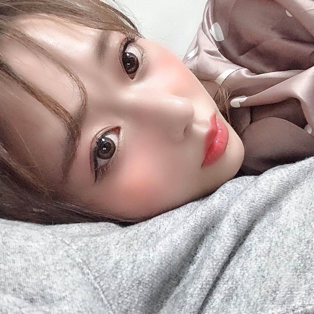 ゆいこ ◡̈♥︎さんのインスタグラム写真 - (ゆいこ ◡̈♥︎Instagram)「◡̈♥︎ ∮ 昨日から使い出した シャネルのCCクリームが意外と良い 💘 ∮ ∮ ほんで 最近お気に入りの アイシャドウは 無印良品のキラキラ🐒 ∮ お気に入りで パレット作っちゃった🎨 ∮ ∮ ∮ #eyeshadow #chanel #ccクリーム#アイシャドウ #無印良品#透明感」3月19日 22時12分 - yuiko__h