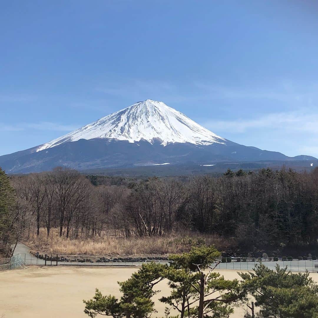 古城優奈さんのインスタグラム写真 - (古城優奈Instagram)「山梨で二日間に渡る撮影でしたっ！  ロケ先で富士桜高原麦酒を頂きましたー！ ビール好きには最高ですっ！ 本当にありがとうございました❤️ 情報解禁までお待ちください〜！ #山梨 #ロケ #撮影 #モデル #富士山 #富士桜高原麦酒」3月19日 22時05分 - yuna_kojyo