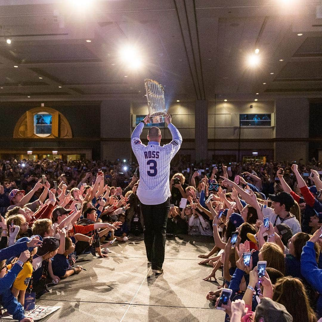 シカゴ・カブスさんのインスタグラム写真 - (シカゴ・カブスInstagram)「Forever young. Happy birthday, @grandparossy_3! #EverybodyIn」3月19日 22時05分 - cubs