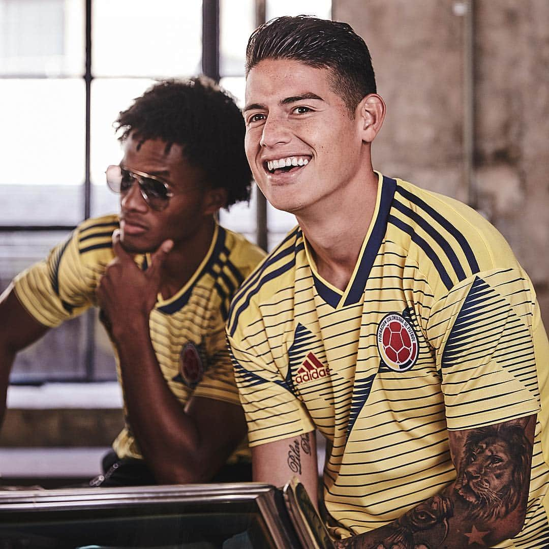 adidas Footballさんのインスタグラム写真 - (adidas FootballInstagram)「Pride of a nation. Introducing the new 2019 Home kits for: 🇦🇷: @afaseleccion 🇨🇴: @fcfseleccioncol 🇲🇽: @miseleccionmx Exclusively available now through adidas.com or one of our stores. #DareToCreate . #Football #Soccer #adidasFootball」3月19日 22時05分 - adidasfootball