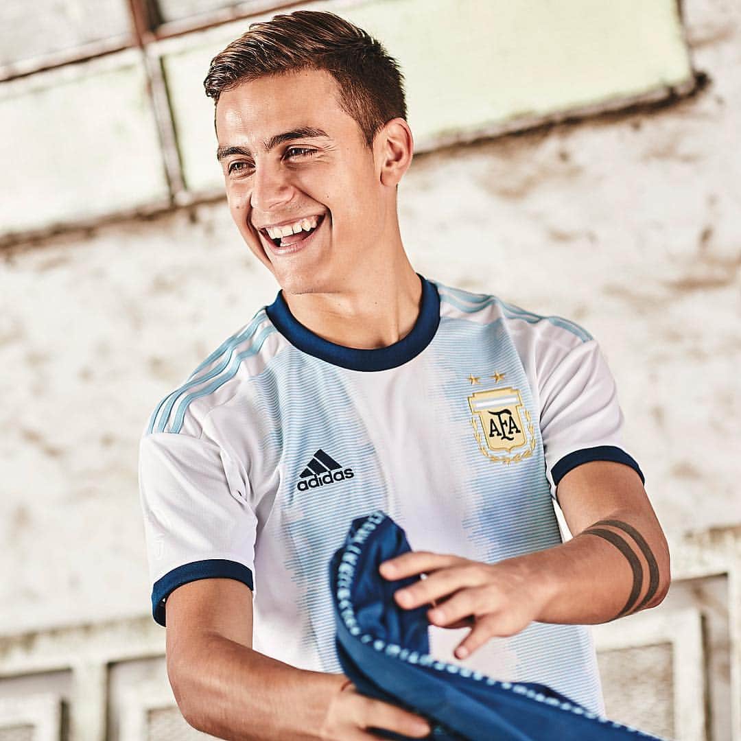 adidas Footballさんのインスタグラム写真 - (adidas FootballInstagram)「Pride of a nation. Introducing the new 2019 Home kits for: 🇦🇷: @afaseleccion 🇨🇴: @fcfseleccioncol 🇲🇽: @miseleccionmx Exclusively available now through adidas.com or one of our stores. #DareToCreate . #Football #Soccer #adidasFootball」3月19日 22時05分 - adidasfootball