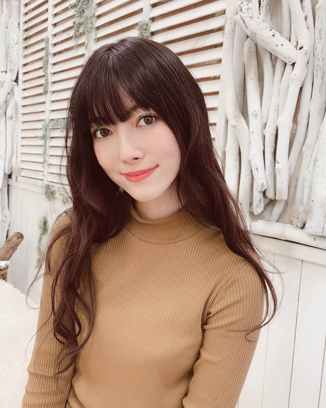 日下部美愛のインスタグラム：「撮影のオフショット、マネージャーさんに撮ってもらったやつやで〜〜どう？髪伸びた . #shooting #photo #japan #model #me #code #fashion #makeup #followme #instagood #camera #instadaily #dailylook #한국 #맞팔 #사진 #데일리 #데일리룩 #인스타사진 #인스타그램 #일본인 #패션 #패션스타그램 #오오티디 #코디 #코디스타그램 #셀카 #셀피 #粉我 #偶像」